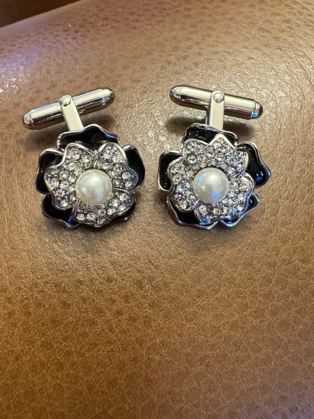 Men’s Black & white silver tone floral cufflinks